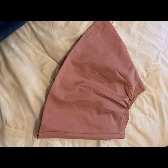 Baby pink pleated school girl skirt - Picture 3 of 6